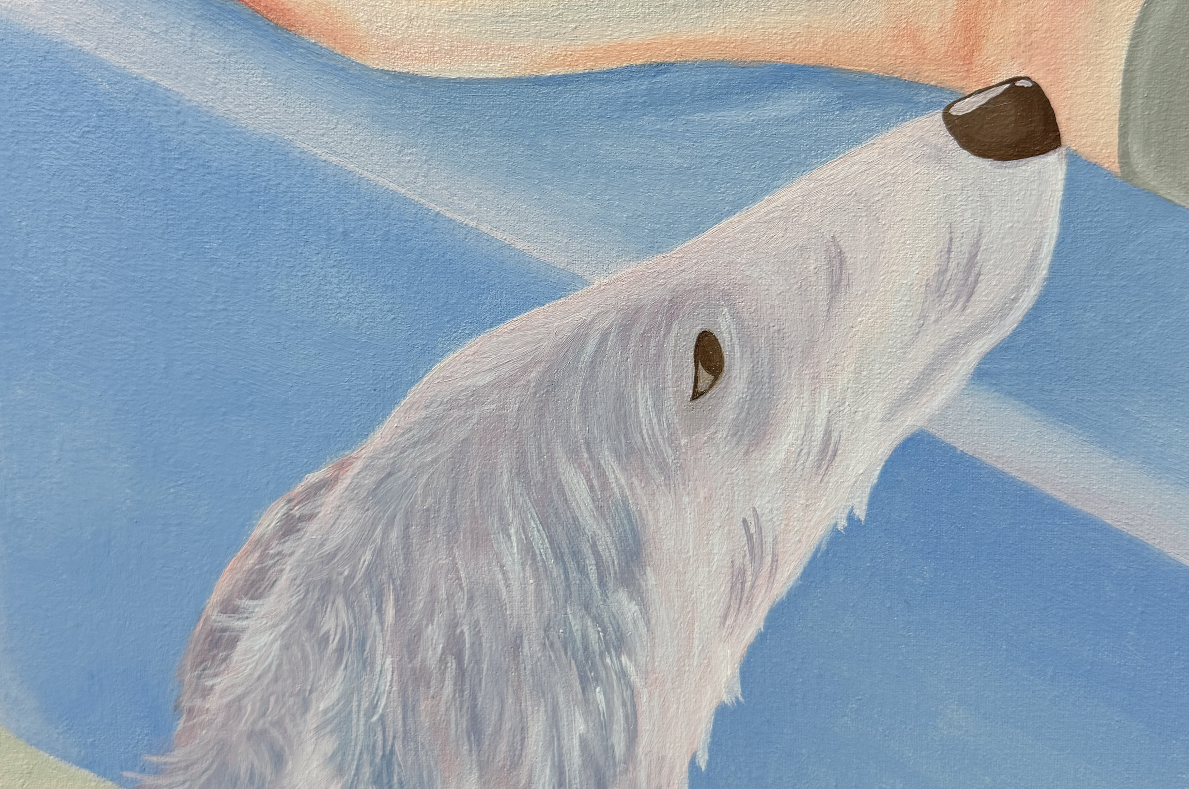 Фрагмент картины с изображением головы белой собаки на фоне голубых и бежевых плоскостей