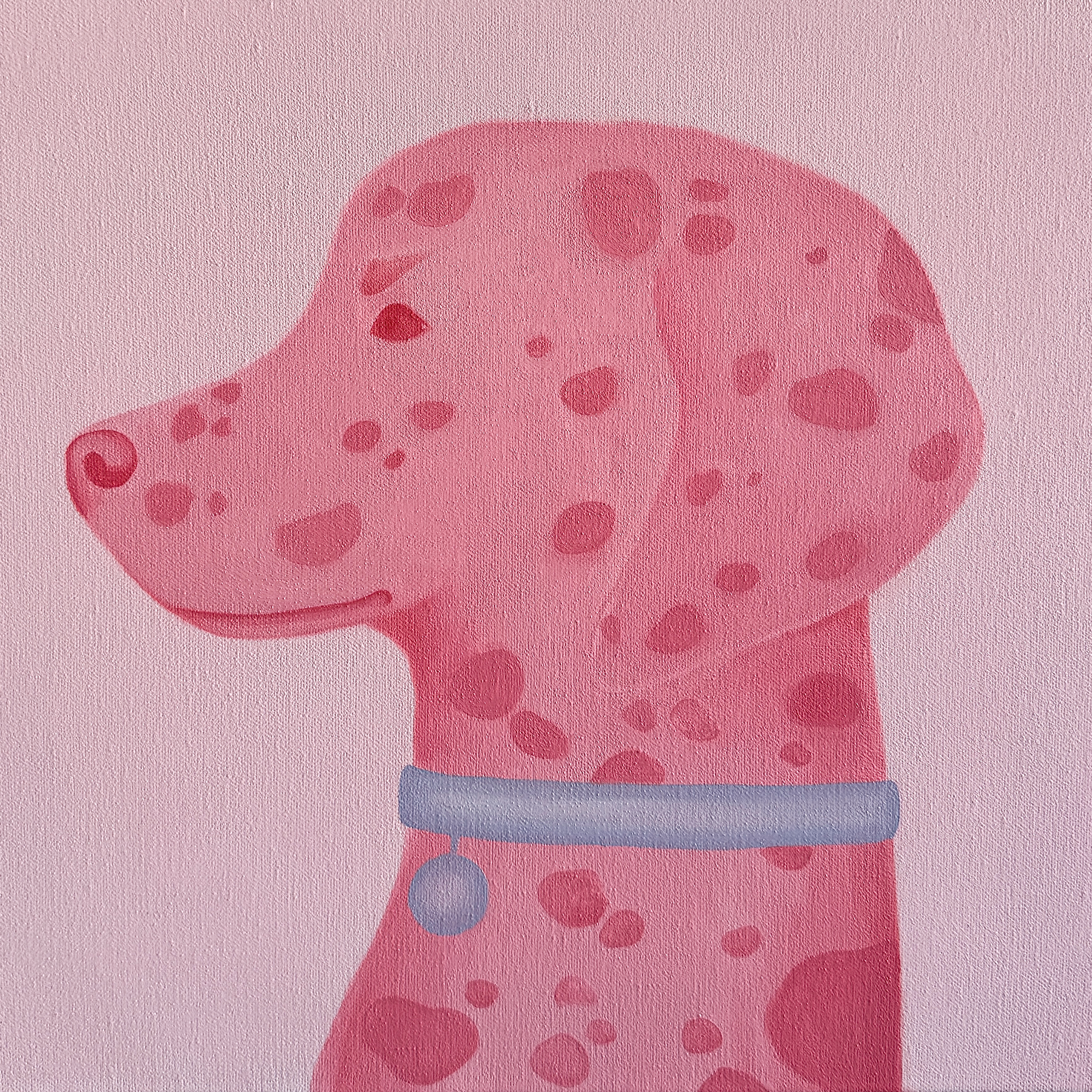 Картина маслом на холсте размером 40 на 40 см с изображением головы и шеи собаки в профиль, выполненной в розовых тонах с более темными розовыми пятнами и светло-голубым ошейником на светло-розовом фоне