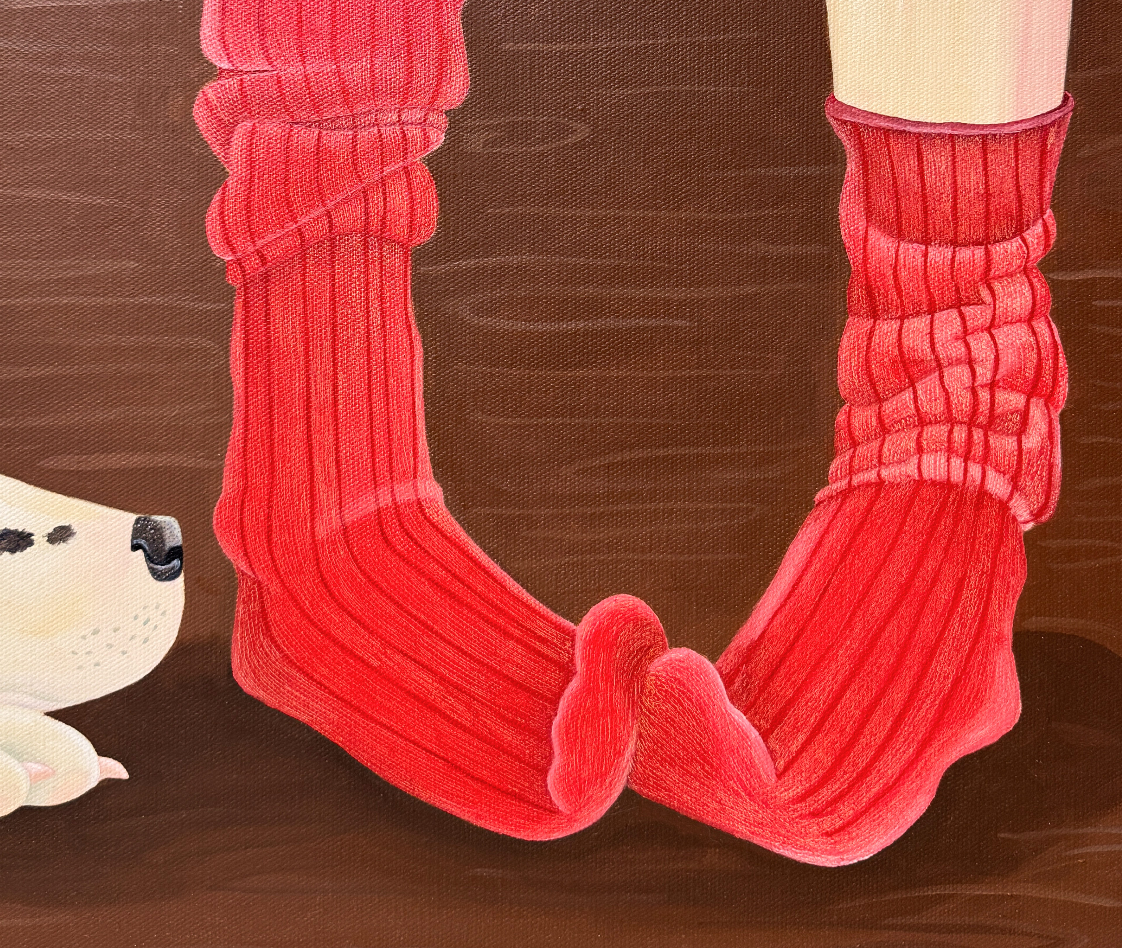 Фрагмент картины, изображающий ноги в красных вязаных носках и часть головы далматина на коричневом фоне, выполненный маслом на холсте